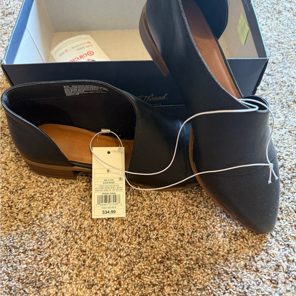 Universal Thread Black Flats Sleek Slip-On Design